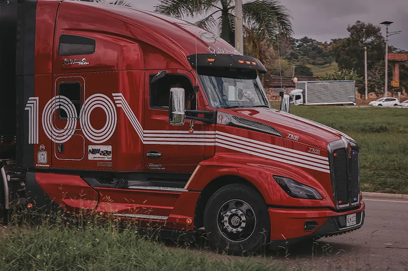 Tractomulas icónicas y vehículos de exhibición en el Tricolor Motor Fest